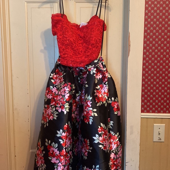 This is a two piece B. Darlin prom dress with a red top and floral skirt - Picture 3 of 7